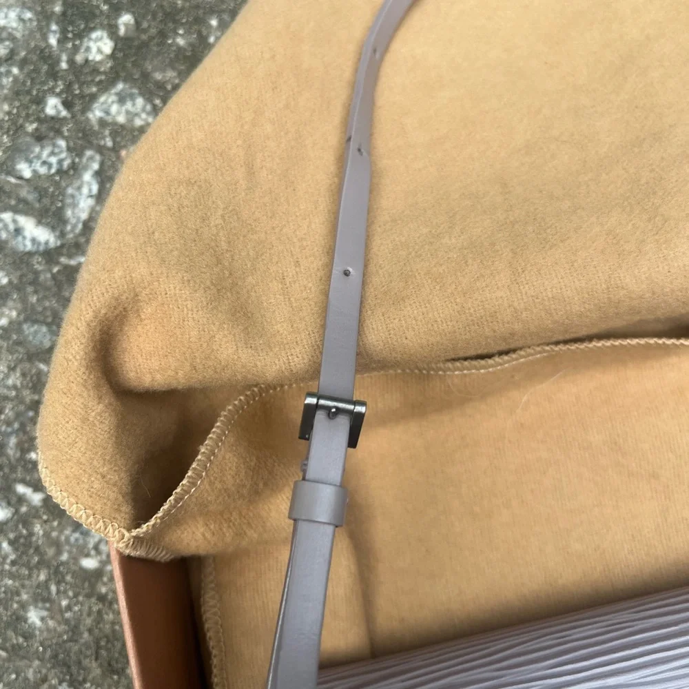 Lovely lavender LV leather bag - Picture 7 of 13